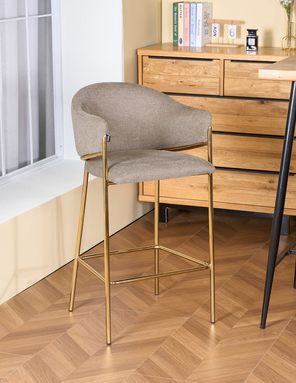 Banco Berlin Taupe Vista en Perspectiva en Desayunador