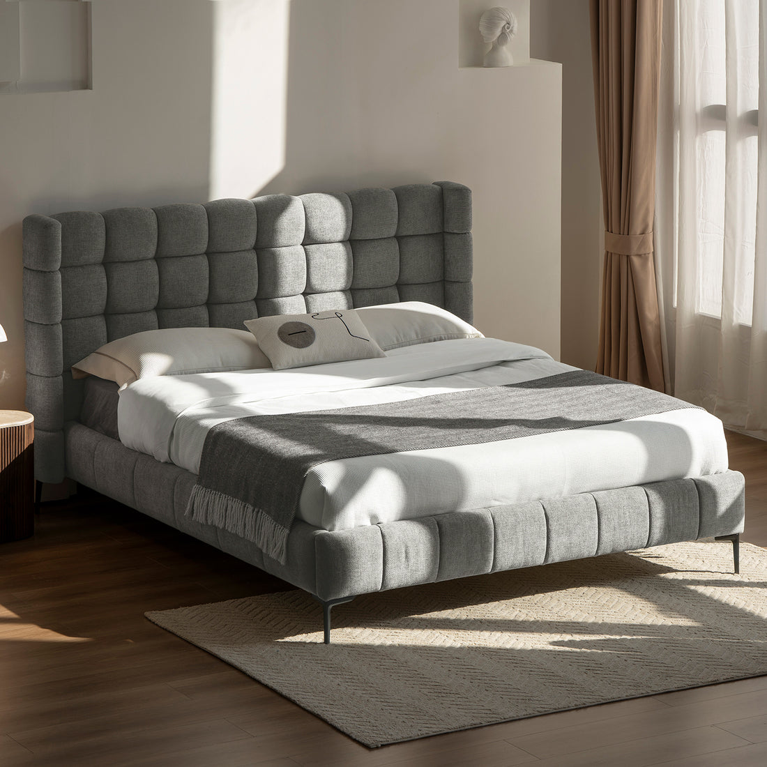 Cama Toledo Queen Gris Vista en Cuarto en Perspectiva