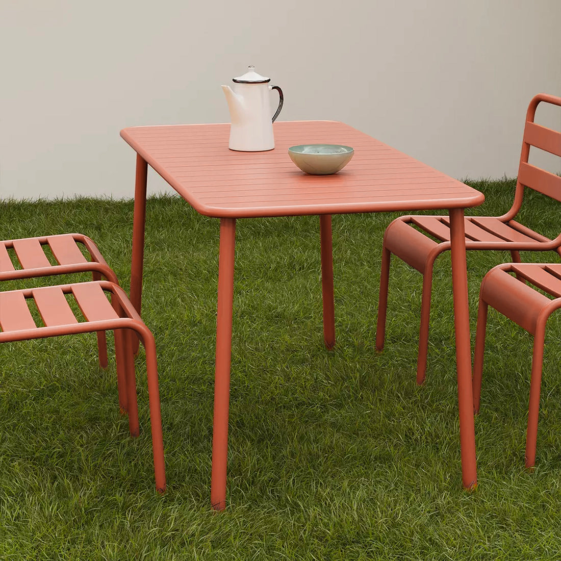 Mesa de Exterior Formentera Naranja en terraza, foto ambientada