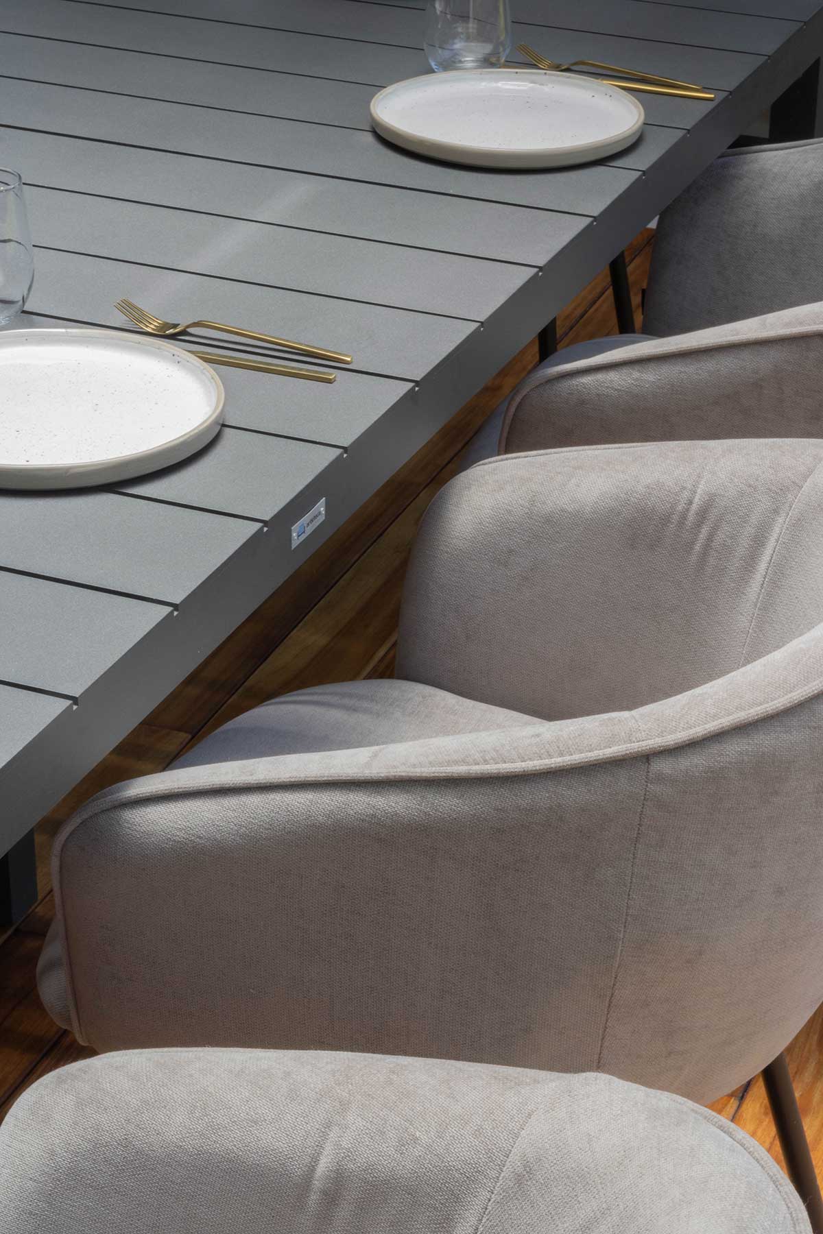 Silla Miami gris vista lateral lifestyle