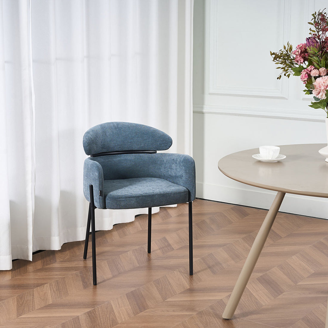 Silla Padua Azul en comedor, foto ambientada