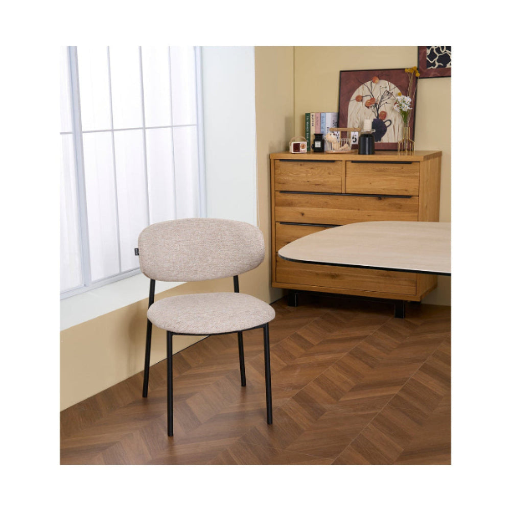 Silla Silicia Beige Pata negra Vista en Comedor