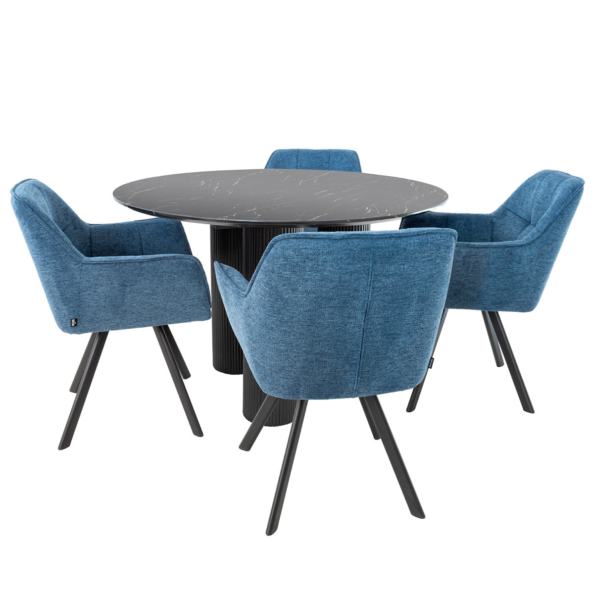 Cuatro sillas Boston con comedor Kos en fondo blanco