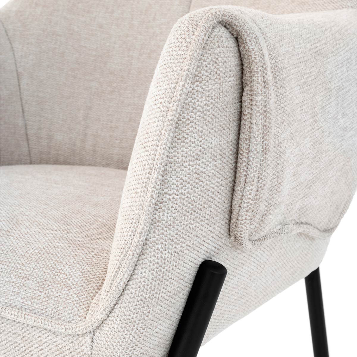 Detalle reposa brazos Silla Toronto para negra color beige en fondo blanco