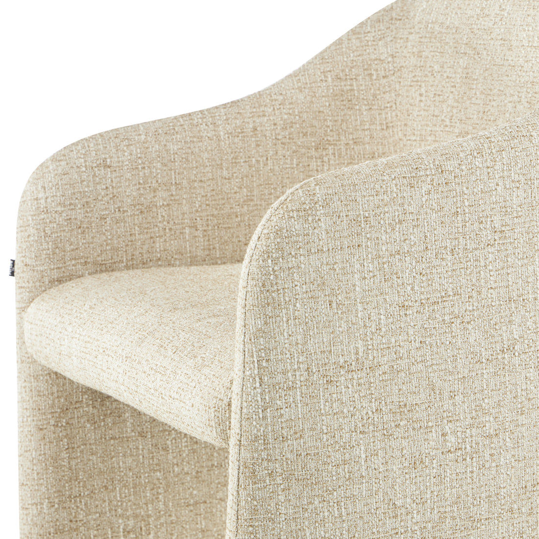 Silla Kuwait Beige Vista en Detalle del Reposa Brazos con Fondo Blanco