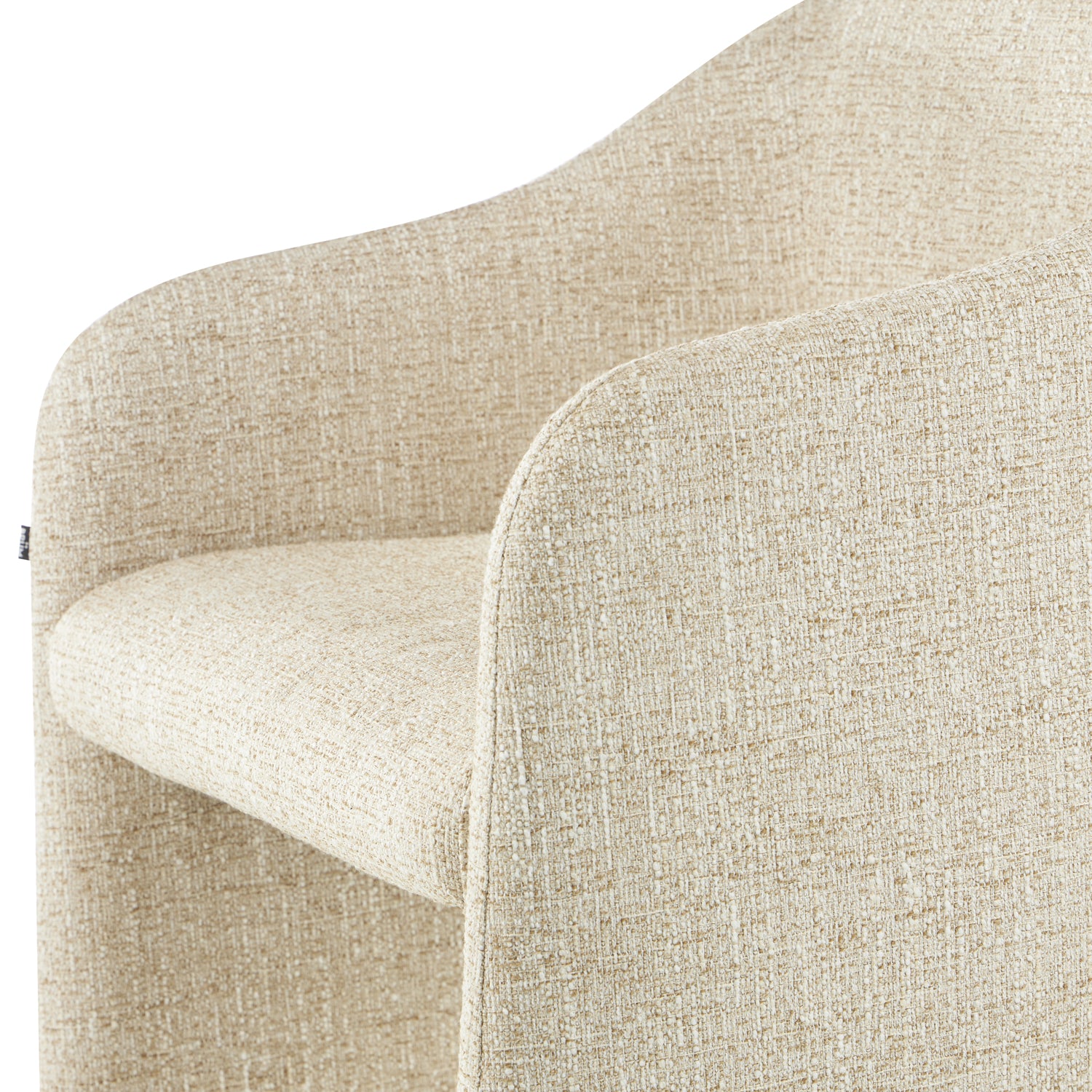 Silla Kuwait Beige Vista en Detalle del Reposa Brazos con Fondo Blanco
