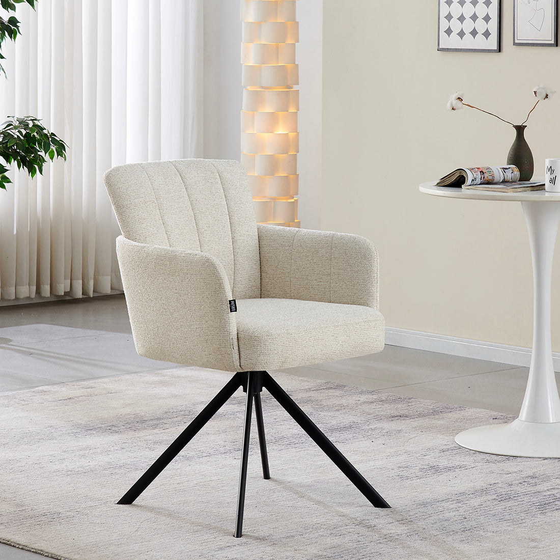 Silla Ponte Vedra Beige en Desayunador con mesa minimalista, en cuarto blanco
