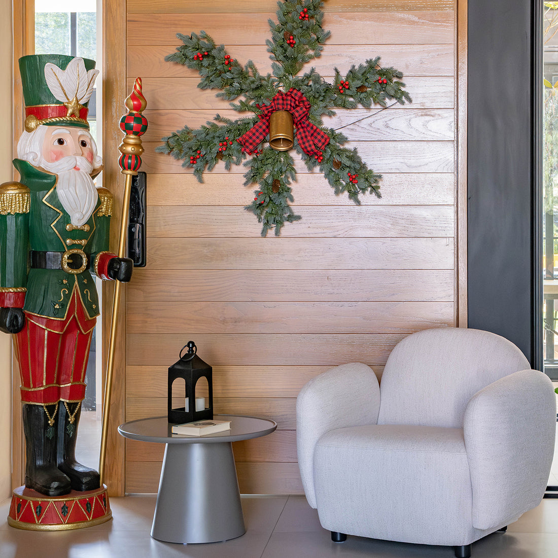 Sillón Sidney en ambiente navideño con Mesa de Centro, foto ambientada