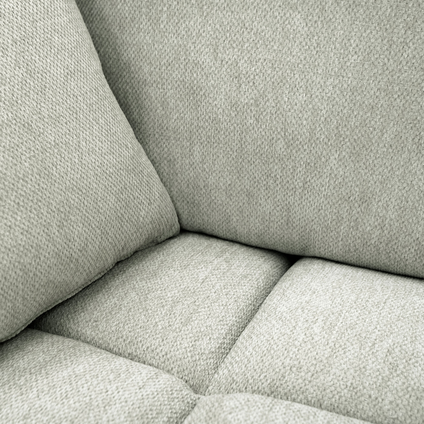 Sofá Modular Croaciaa — SOFÁ CORACIAA GRIS DER VISTA EN ZOOM DEL ASIENTO Y RESPALDO 