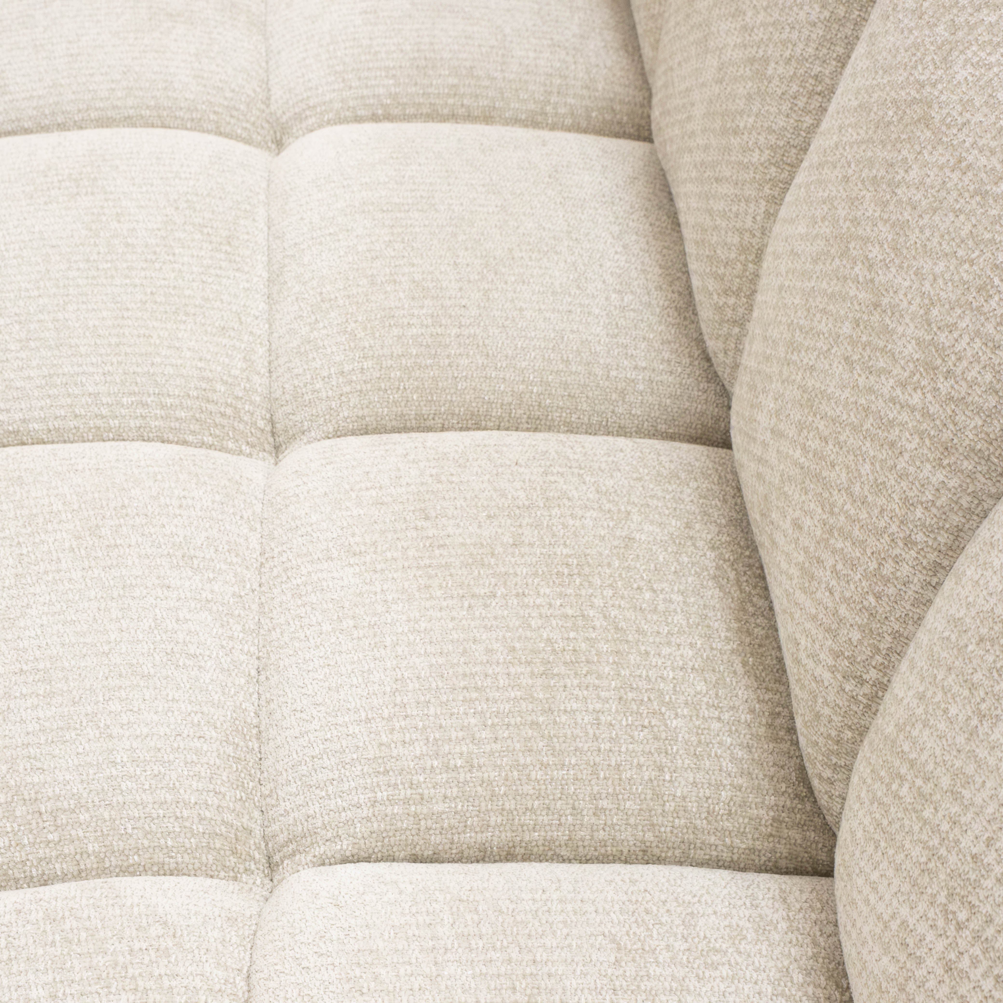 SOFÁ VERSALLES MARRÓN 2PLZS VISTA EN DETALLE DEL ASIENTO