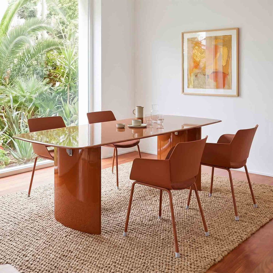Silla Malta color Naranja en comedor, foto ambientada