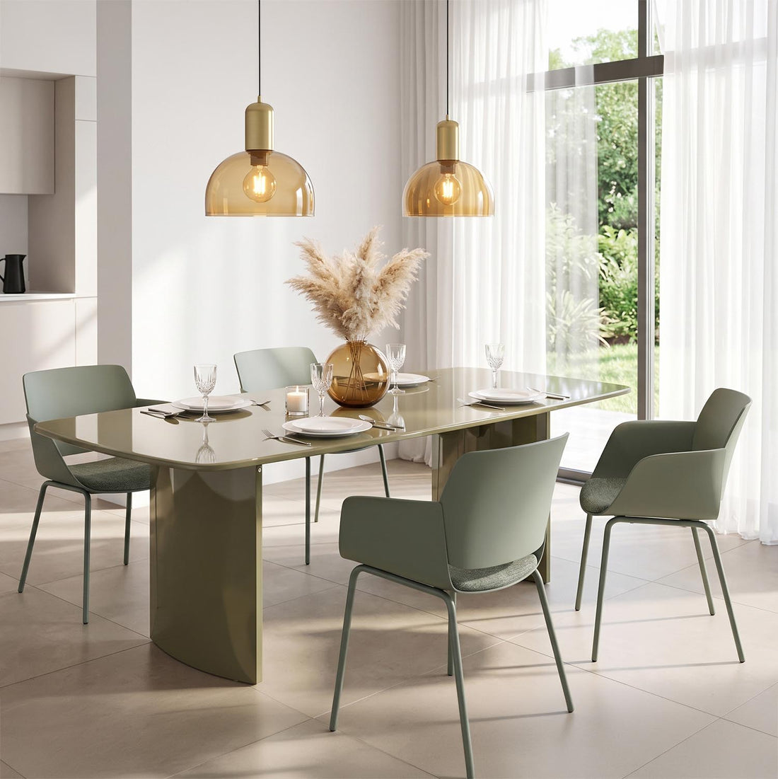 Silla Malta color Verde en comedor, foto ambientada