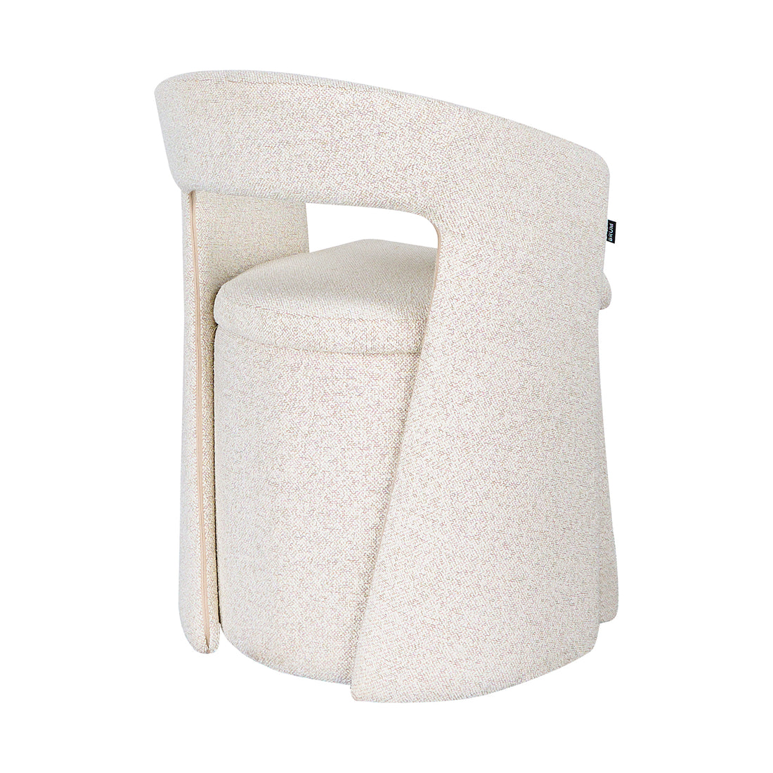 Silla Pavia beige con fondo blanco vista en perspectiva trasera