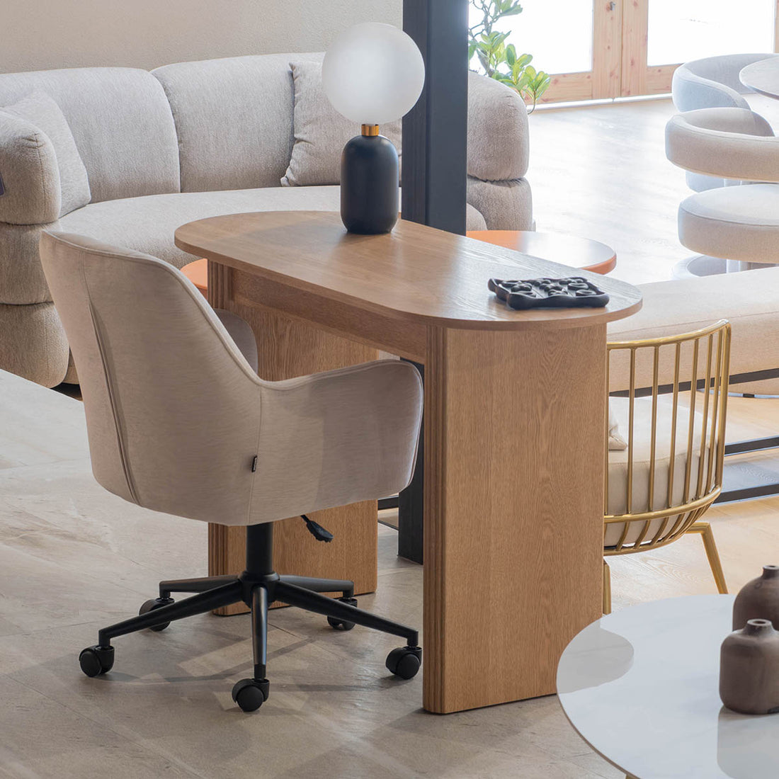 Credenza Togo Encino en sala, foto ambientada