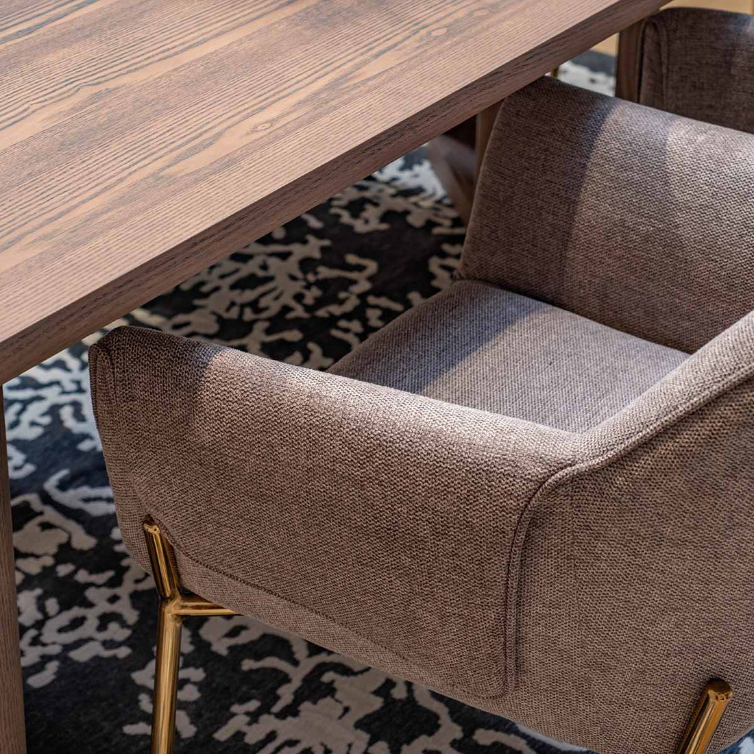 Silla Toronto, detalle de patas doradas