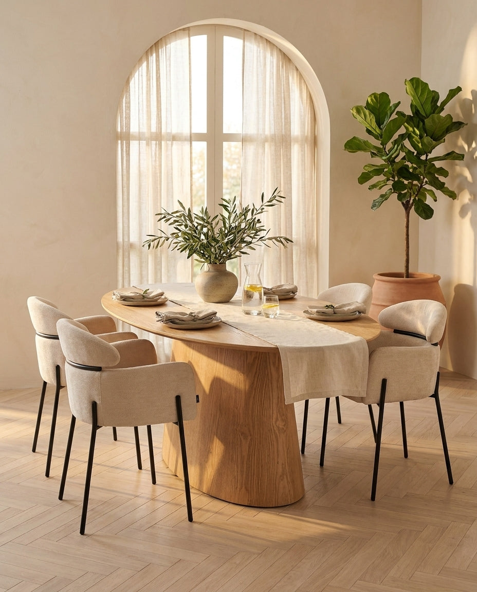 Mesa de Comedor Tokio Natural en comedor con Silla Padua, foto ambientada