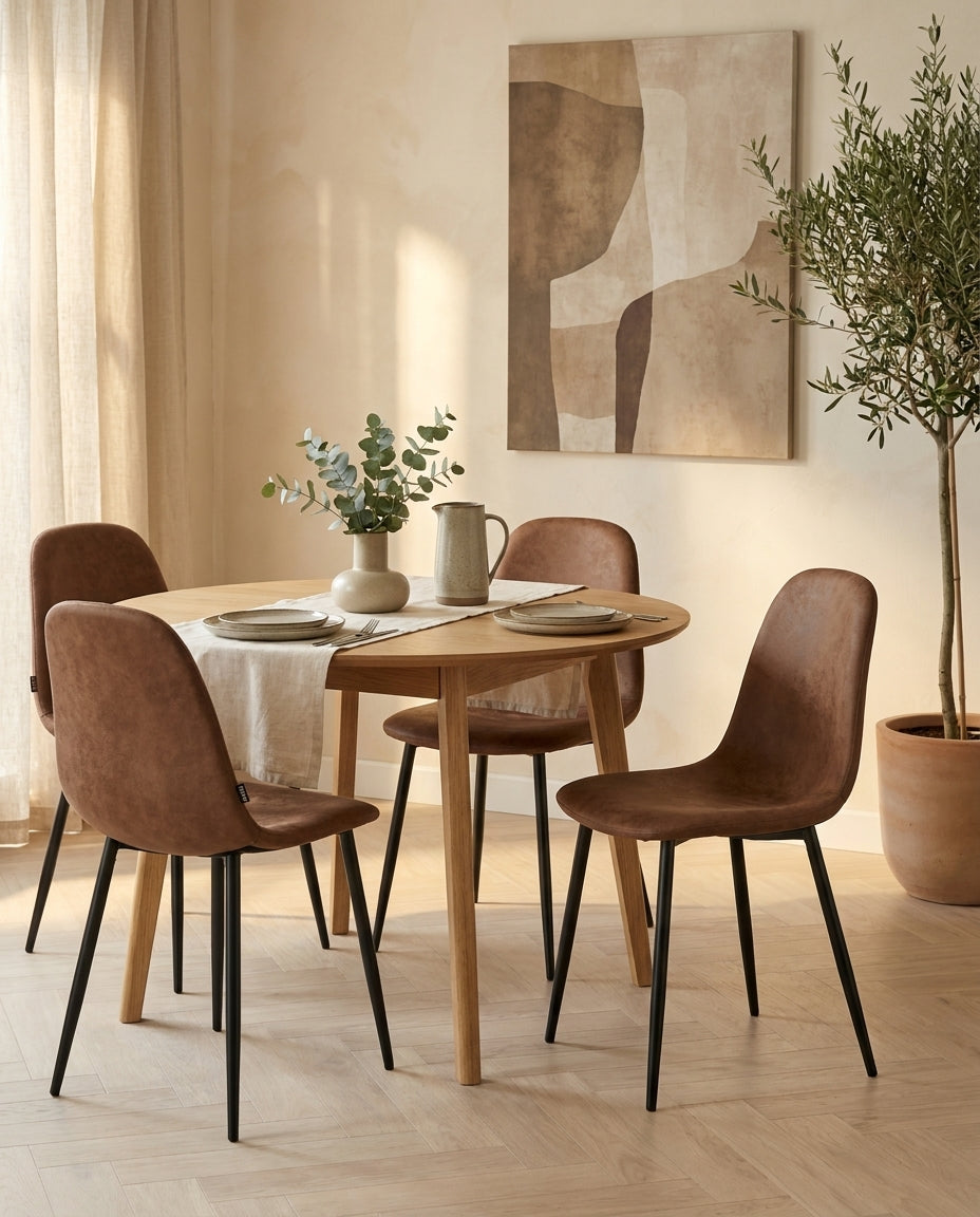 Foto lifestyle A_dining-cream-walls — generado con Gemini Nano Banana